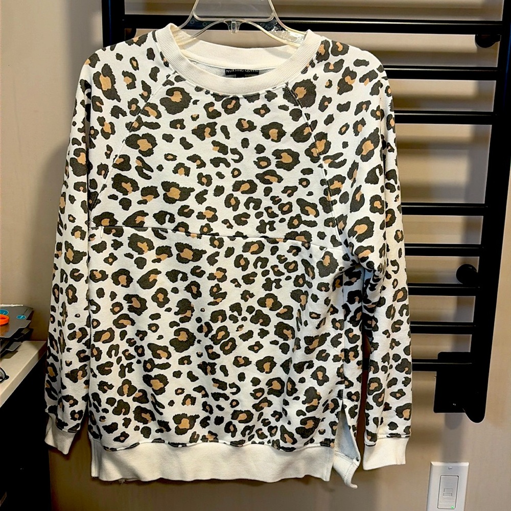 Nursing Queen Sweatshirt Womens XXS Side Slit Detail Cream Leopard Pullover Top